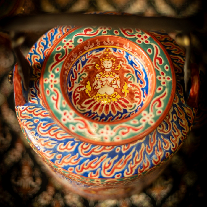 Thai Benjarong & Lai Nam Thong