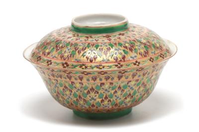 Benjarong Covered Bowl with Trellis and Rice Design on Gold Ground